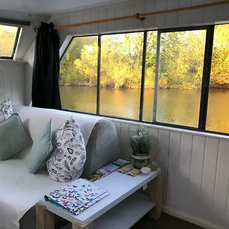 Houseboat * York