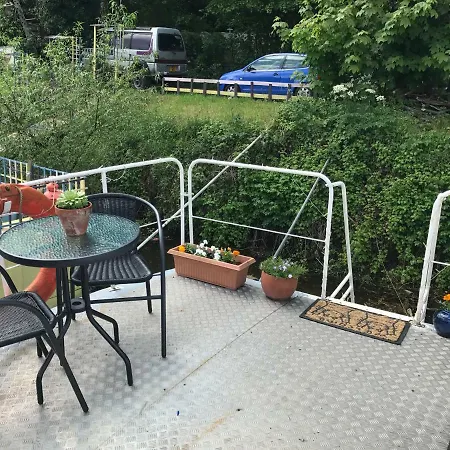 Houseboat * York