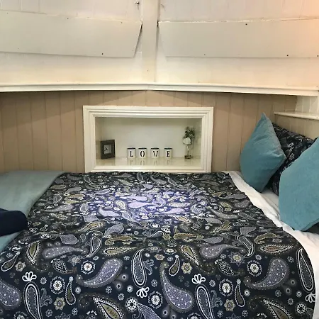 Houseboat *