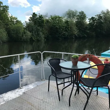 Houseboat *